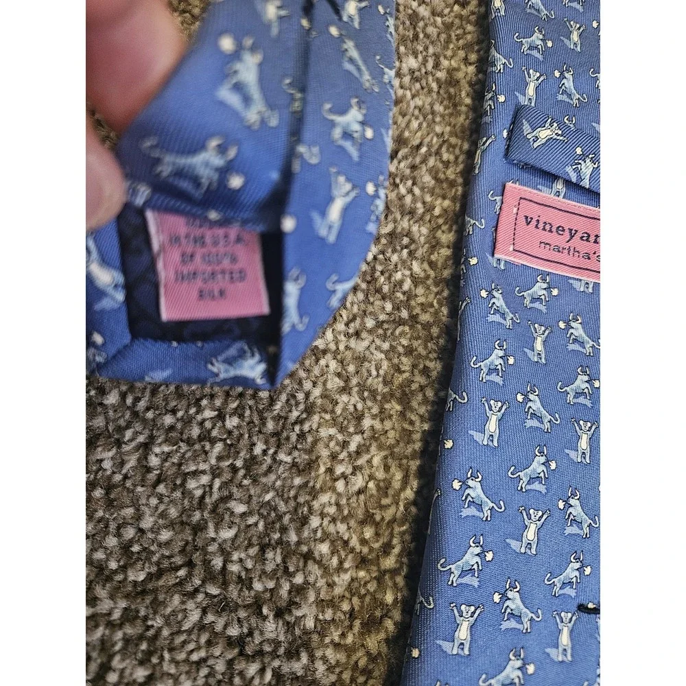 Vineyard Vines Hand Pick Blue BUFFALO BEAR Mens Tie‎ Necktie 100% Silk USA MADE